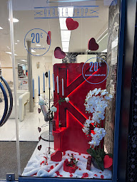 Photo n°40 de Guillaume coiffeur onglerie créateur visagiste,spécialiste coiffure cérémonie mariage ! Coiffure homme enfants 💈 barbier à Carentan-les-Marais (Magasin de produits de beauté)