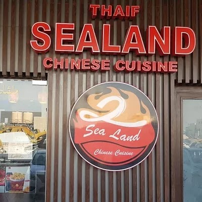 Oak and Smoke On Deck - صورة 2