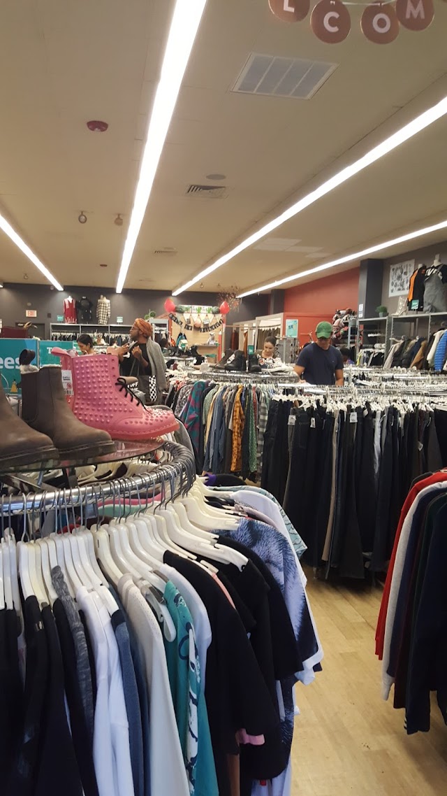 Buffalo Exchange Boston - Allston