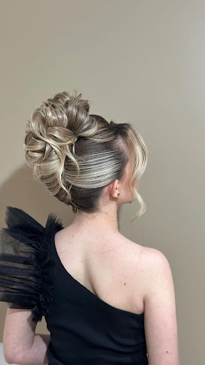 Ayşegül Kuaför Protez Tırnak & Nail Artist (Claw & Bloom)