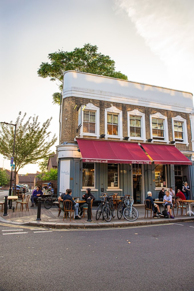 Looking for the best pubs in Camberwell? Look no further than our guide to the top watering holes in the area. From traditional local haunts to trendy gastropubs, we've got you covered. #camberwll #londonpubs Things To Do In London | Things To Do In Camberwell | Best Pubs In Camberwell | Best Pubs In London | Best Pub Food | Sunday Roast | Places To Eat In London #londonnightlife | Things To Do At Night