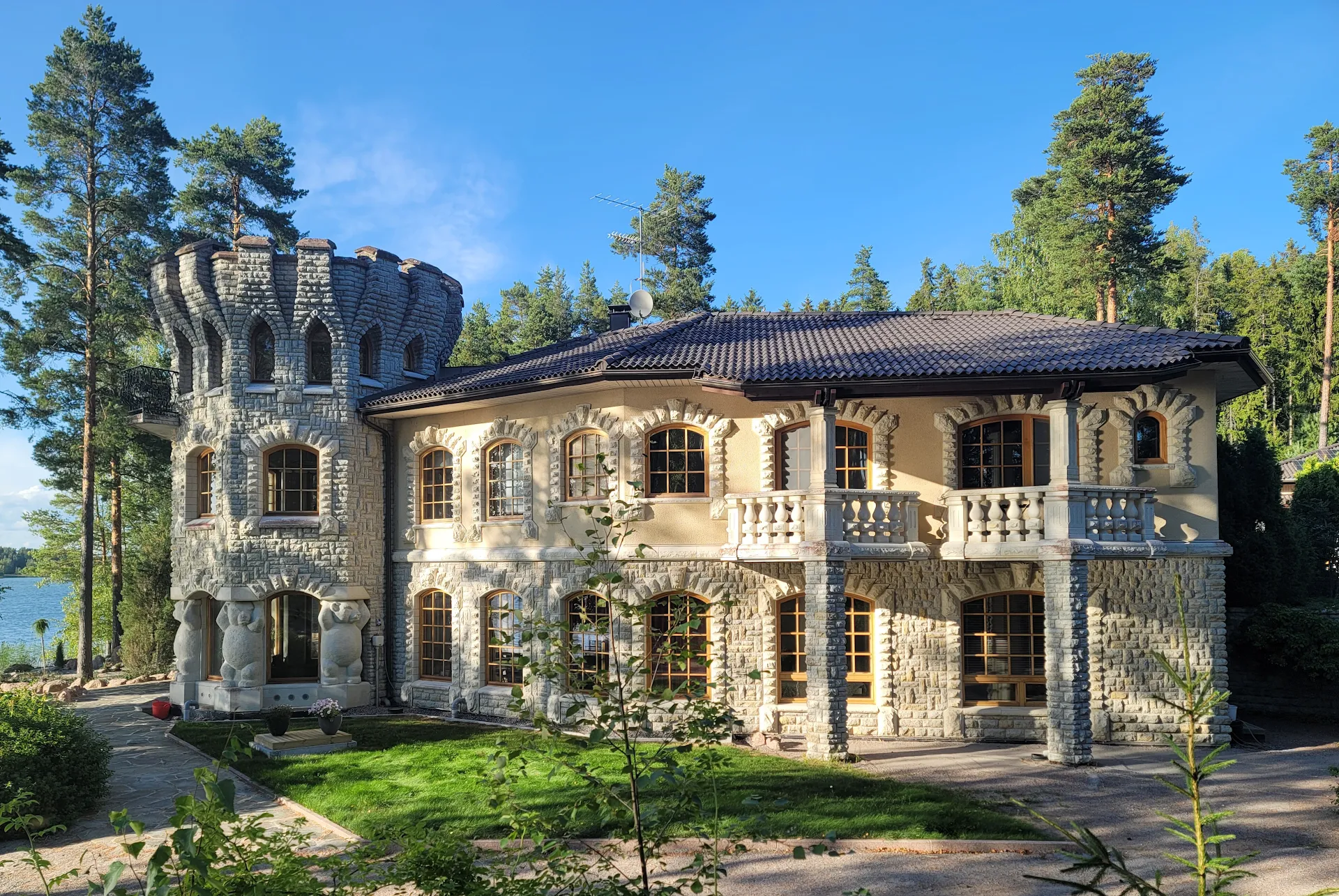 Pinecrest Villa