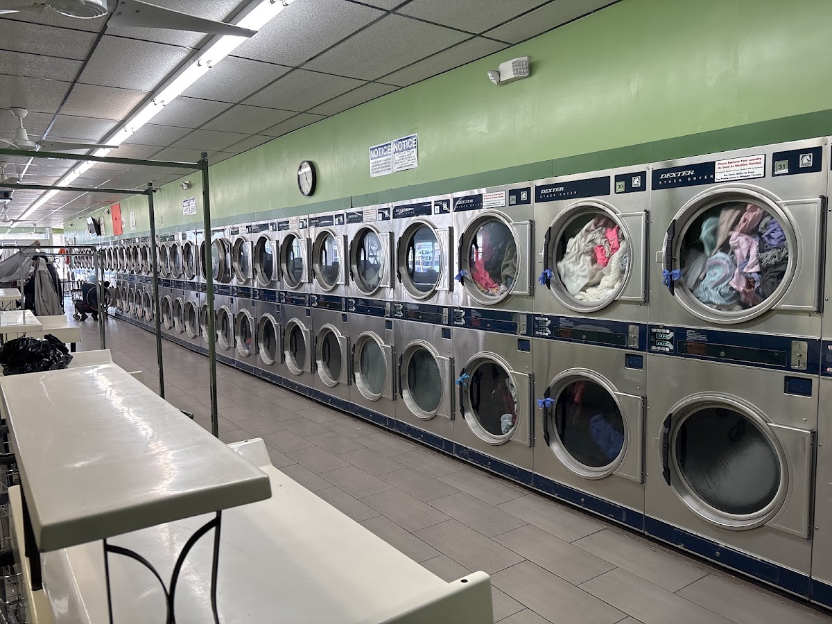 Best Wash Laundromat facility with washing machines in Wilmington