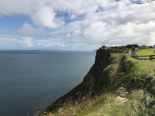Happy Irish tours - Thumbnail