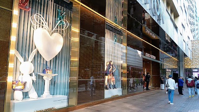 Louis Vuitton Totem windows at 5 Canton Road, Hong Kong » Retail