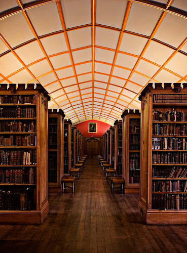 Comments and reviews of Magdalen College Library