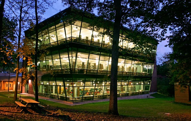 Aquinas College