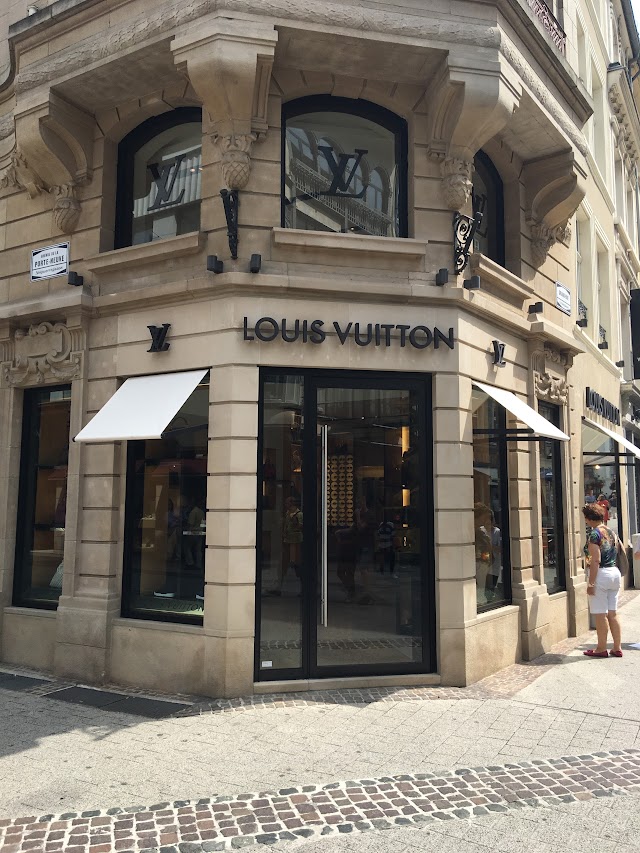 Mapstr - Shopping Louis Vuitton Luxembourg - Louis Vuitton, Luxe 💵,  Shopping 👜, Winkelen