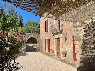 Photo n°2 de Domaine de Pouzes - Ferme en plantes aromatiques à Pézènes-les-Mines (Herboristerie)
