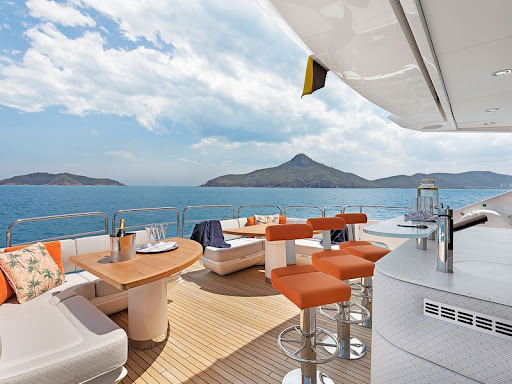 Whitsunday Islands Luxe Charters - Luxury Boat Hire Whitsundays - Thumbnail