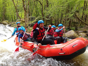 Photo n°11 de Adrénaline Rafting Morvan : Rafting, Hydrospeed, Canoé/Kayak-raft dans la Nièvre en Bourgogne. EVG/EVJF à Chalaux (Centre de loisirs)