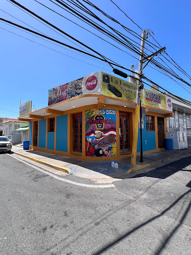 La Funeraria Sports Bar