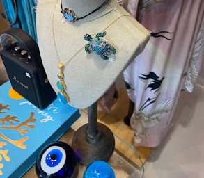 Photo n°16 de Mood Concept Store Apple Authorized Reseller Marshall à Saint-Tropez (Bijouterie)