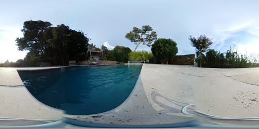 Photo de Piscines Desjoyaux à Six-Fours-les-Plages (83140)