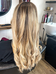 Photo n°4 de LCT Beauty à Lieusaint (Salon de coiffure)