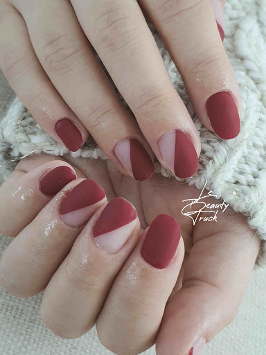 Le Beauty Truck - Thumbnail