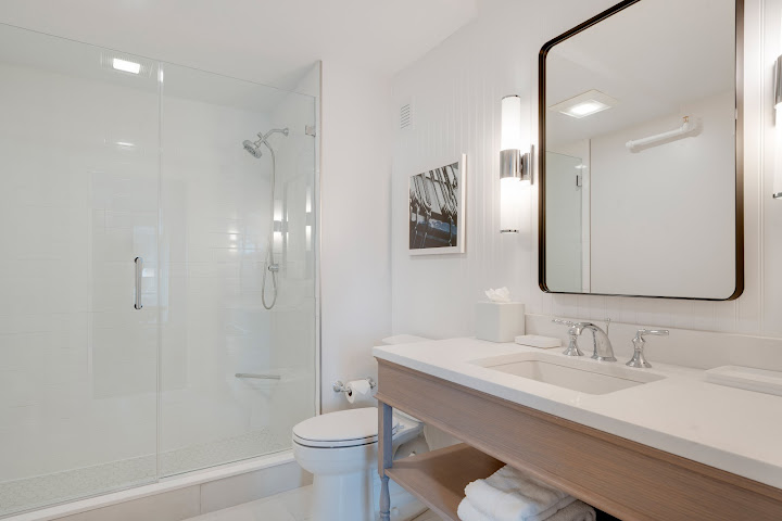 Newport Beach Hotel & Suites by null