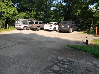 Currier Street Parking Lot and Trailhead