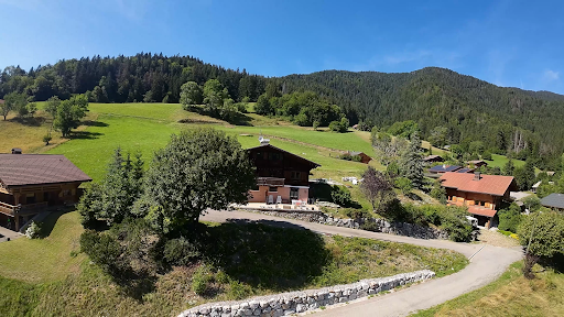 Photo de Chalet Vé La Jeanne: location chalet de vacances à la montagne avec sauna et jacuzzi (Haute Savoie)