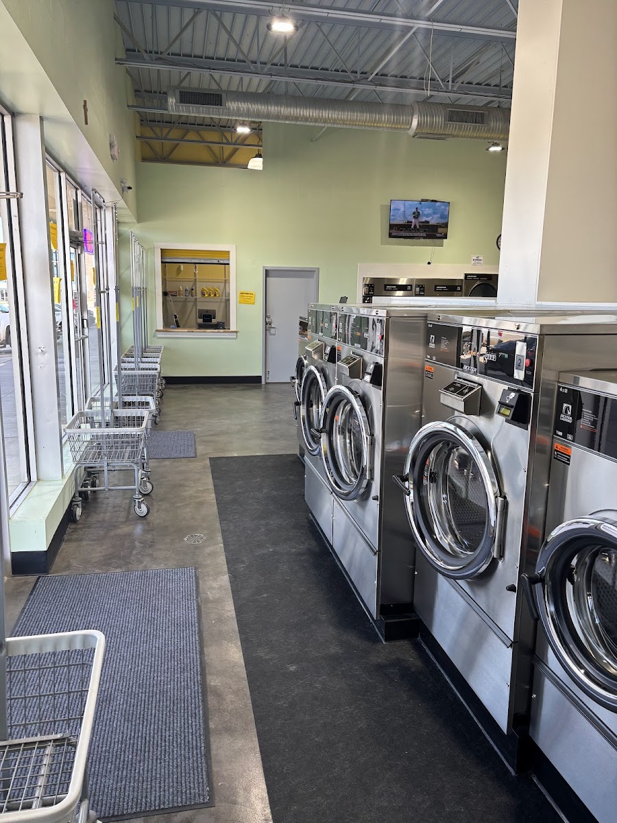 Rosie’s Laundry i240 laundromat interior in Oklahoma City, OK