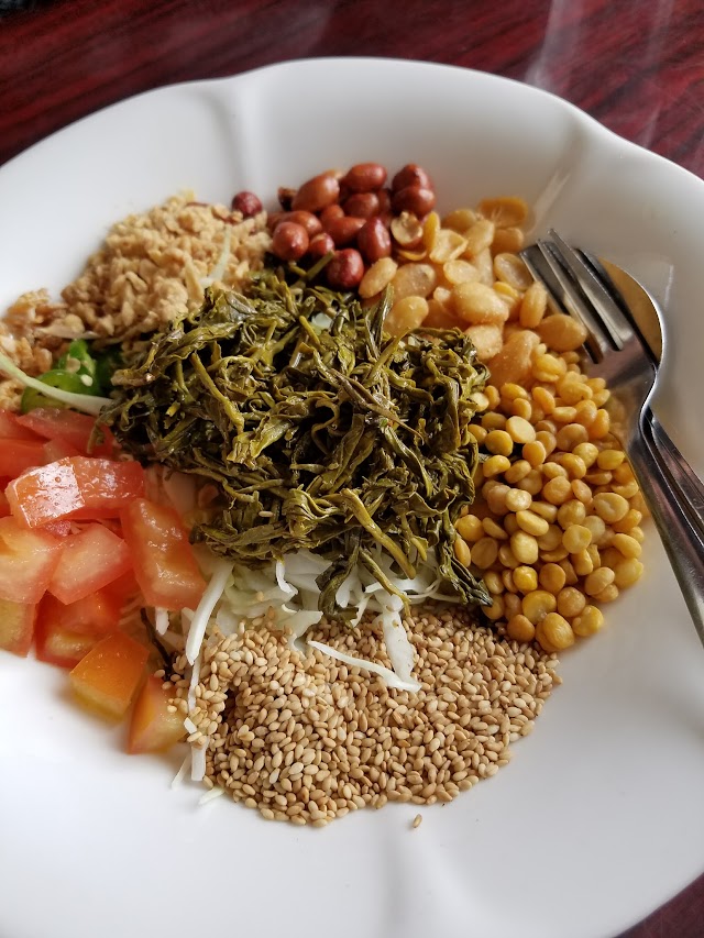 Daw Yee Myanmar Cafe
