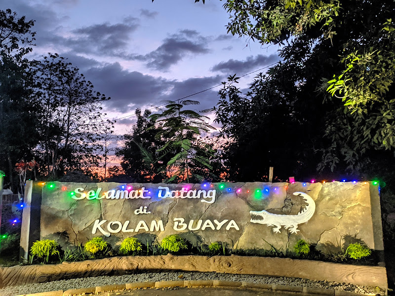 Taman Wisata dan Pemandian Kolam Buaya