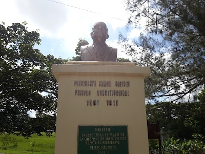 Photos of Ram&oacute;n C&aacute;ceres Museum