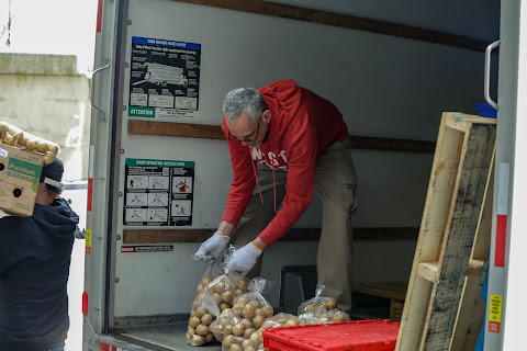 Centre Communautaire Vertical (Banque Alimentaire/Food Bank) by null