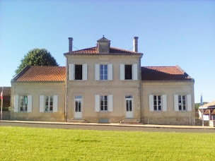 Photo n°8 de Mairie à Massugas (Hôtel de ville)