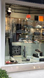 Photo n°8 de Villa Homme à Deauville (Magasin de chaussures)