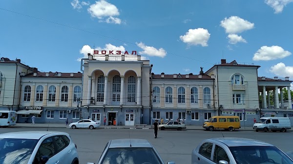 Вокзал таганрог телефон. Вокзал Таганрог пассажирский. Таганрог пассажирский новый вокзал. Новый ЖД вокзал Таганрог. Новый вокзал Таганрог 2003.