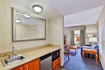 Hampton Inn & Suites Jamestown