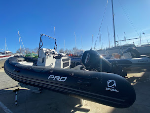 Photo n°42 de Chantier Naval et Port à Sec de La Perrotine Mercury Zodiac Bombard Nottoy QuickSilver Nimbus Garmin Semi rigides à Saint-Pierre-d'Oléron (Courtier en bateaux)