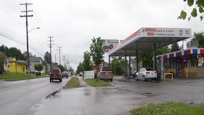 Uncle MAX Gas Station