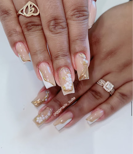 Piggy Nails interior view