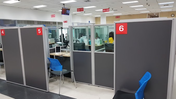 Temporary passport office in Pinklao, Author: Nanthawat Ouysinprasert