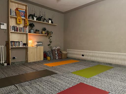 Easy Yoga di Cassinelli Elena - Thumbnail