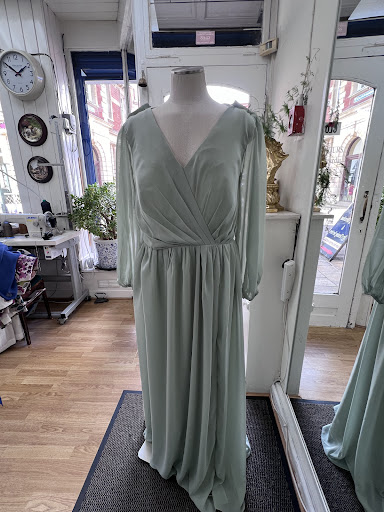 Nuneaton Top Tailoring & Dry Cleaner - Thumbnail