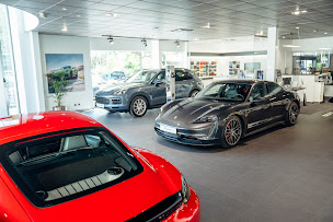 Photo n°21 de Centre Porsche Paris Saint-Maur à Saint-Maur-des-Fossés (Garage automobile)