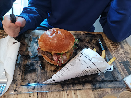 Photo 1 - Albera Burger