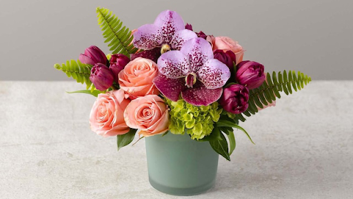 Red Square Flowers - Thumbnail