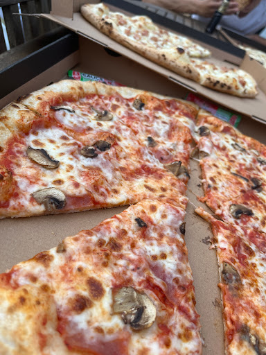 Photo 1 - Royal pizza