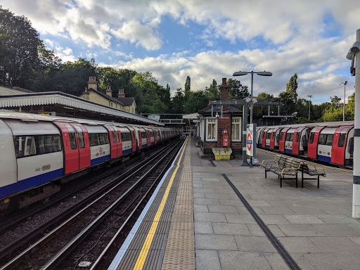 High Barnet - Visual