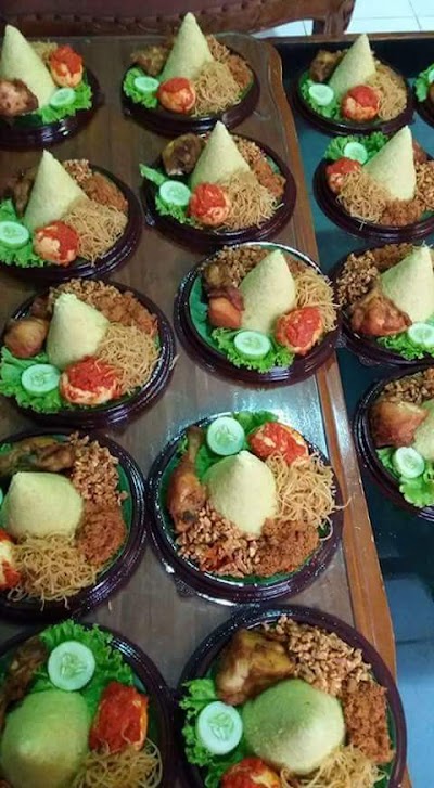 Photos of Zara Catering Solo