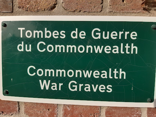 Beaumont Commonwealth War graves - Thumbnail