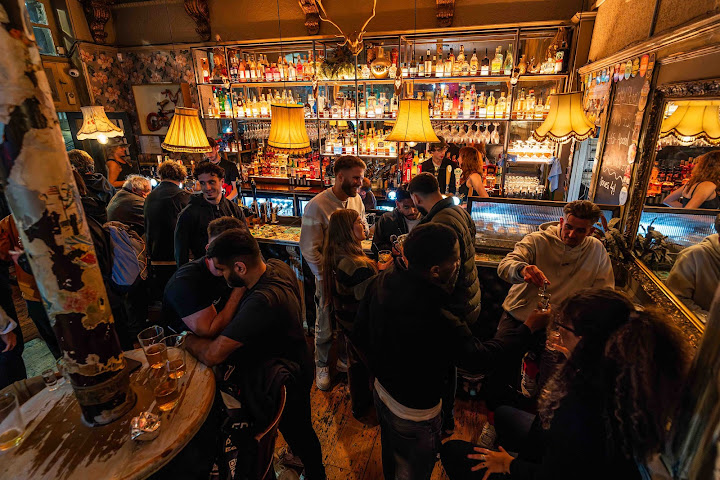 Commercial Tavern by null