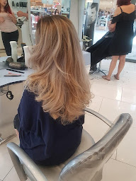 Photo n°15 de Ton sur Ton, Créateur de tendances à Amilly (Salon de coiffure)