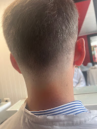 Photo n°20 de Le Petit Salon à Paris (Salon de coiffure)