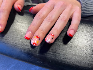 Photo n°5 de Mademoisellenails à Saint-Étienne-les-Orgues (Institut de beauté)