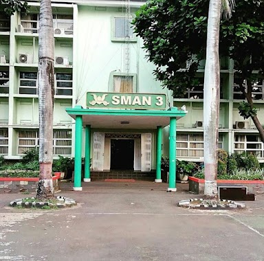 SMA Negeri 3 Jakarta, Author: Jefri Tamba